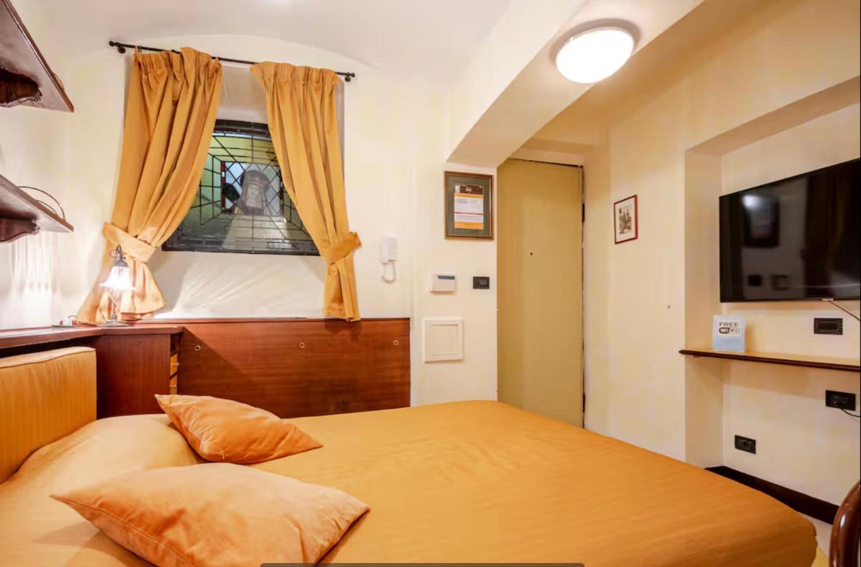 Tynska Apartment *