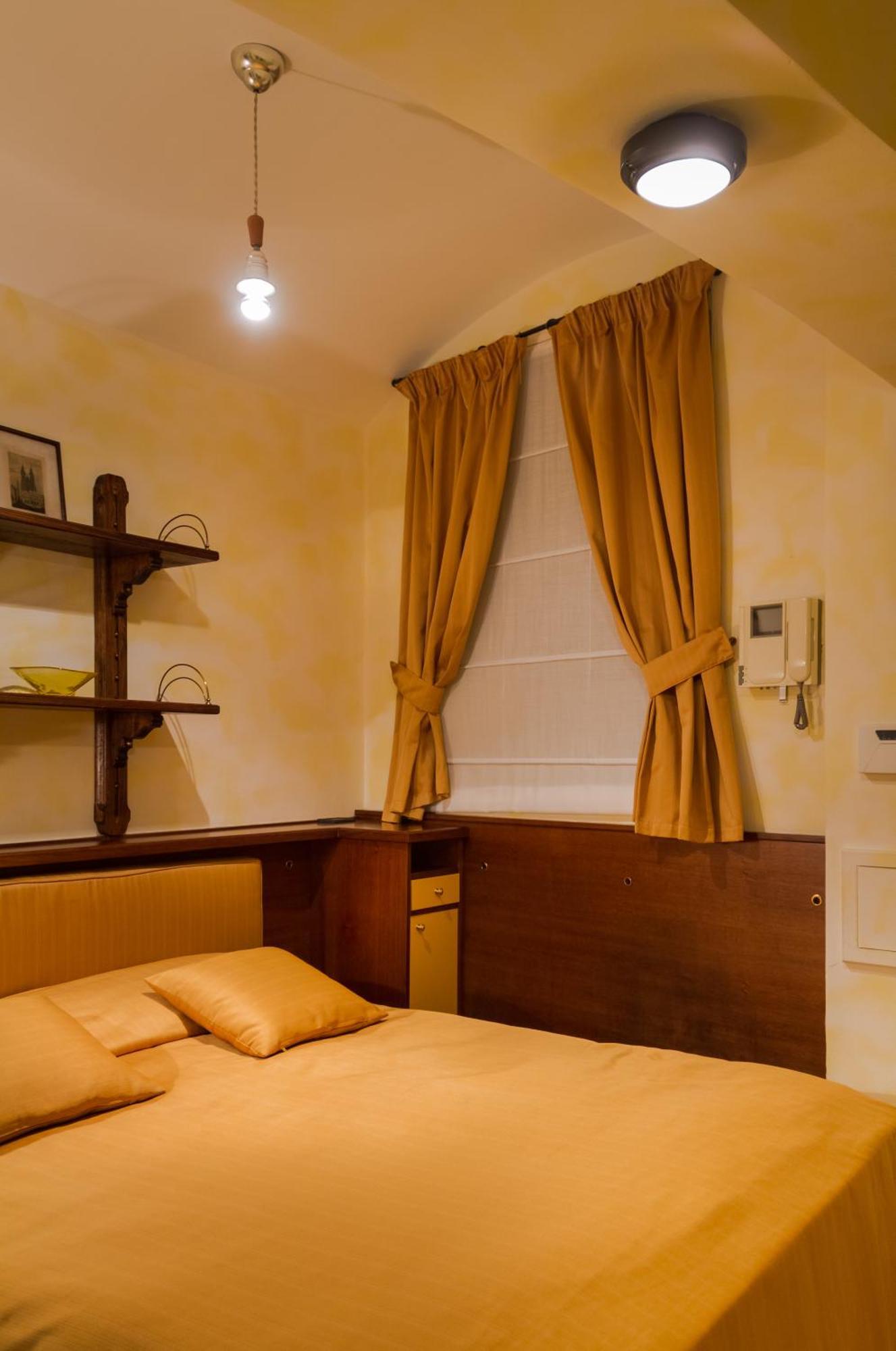 Tynska Apartment